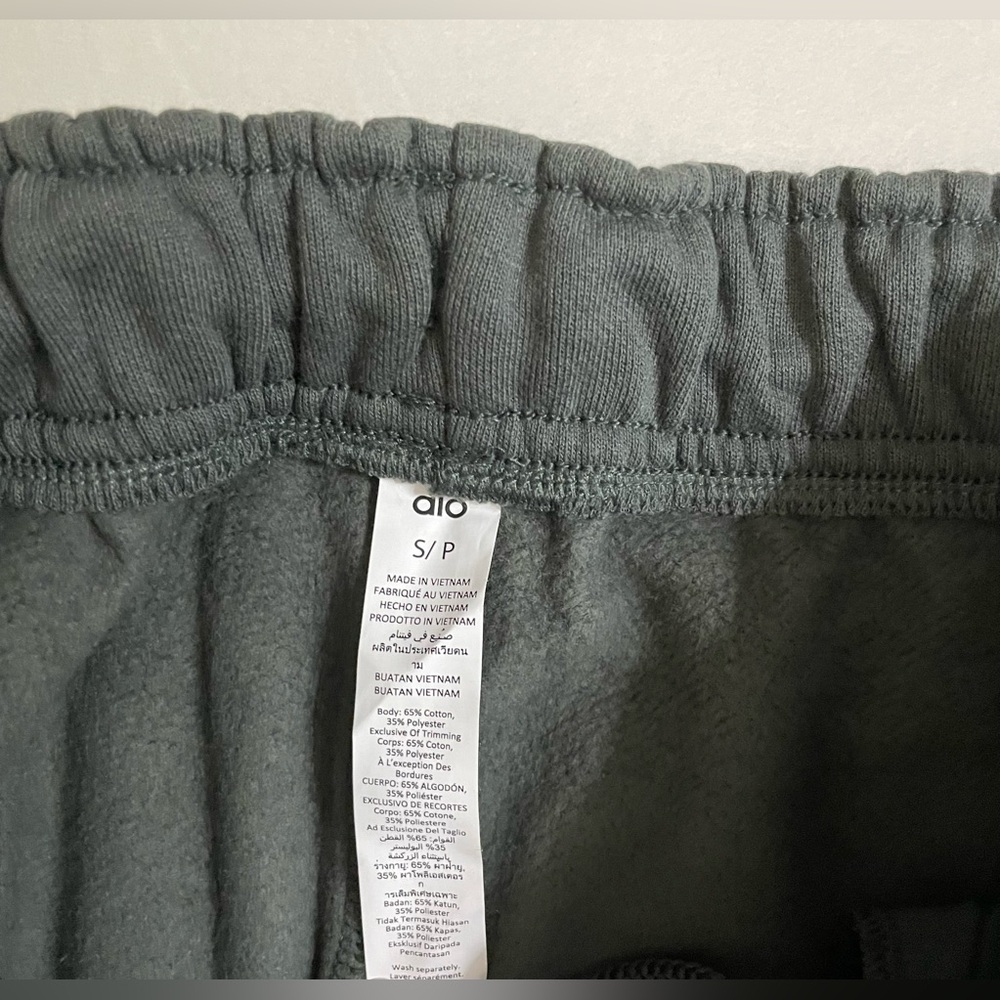 Alo Yoga NWOT Accolade Sweatpants Limited Edition Green Grey Size S Unisex - Picture 4 of 5